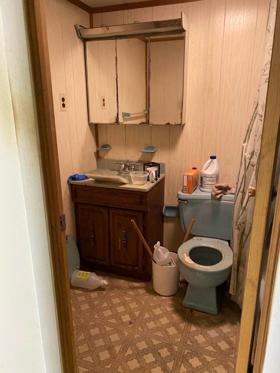 Bathroom before renovation
